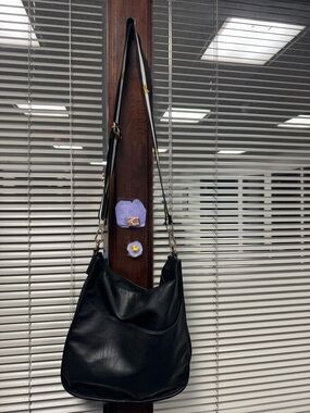 Ah-Dorned Classic Black Leather crossbody Bag - Women 11x12w